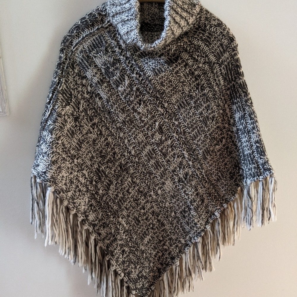 Poncho, grey and white cable knit with cowl neck